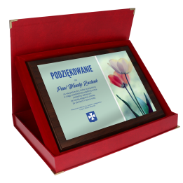 Dyplom drewniany z nadrukime na złotej blaszce 175x225mm